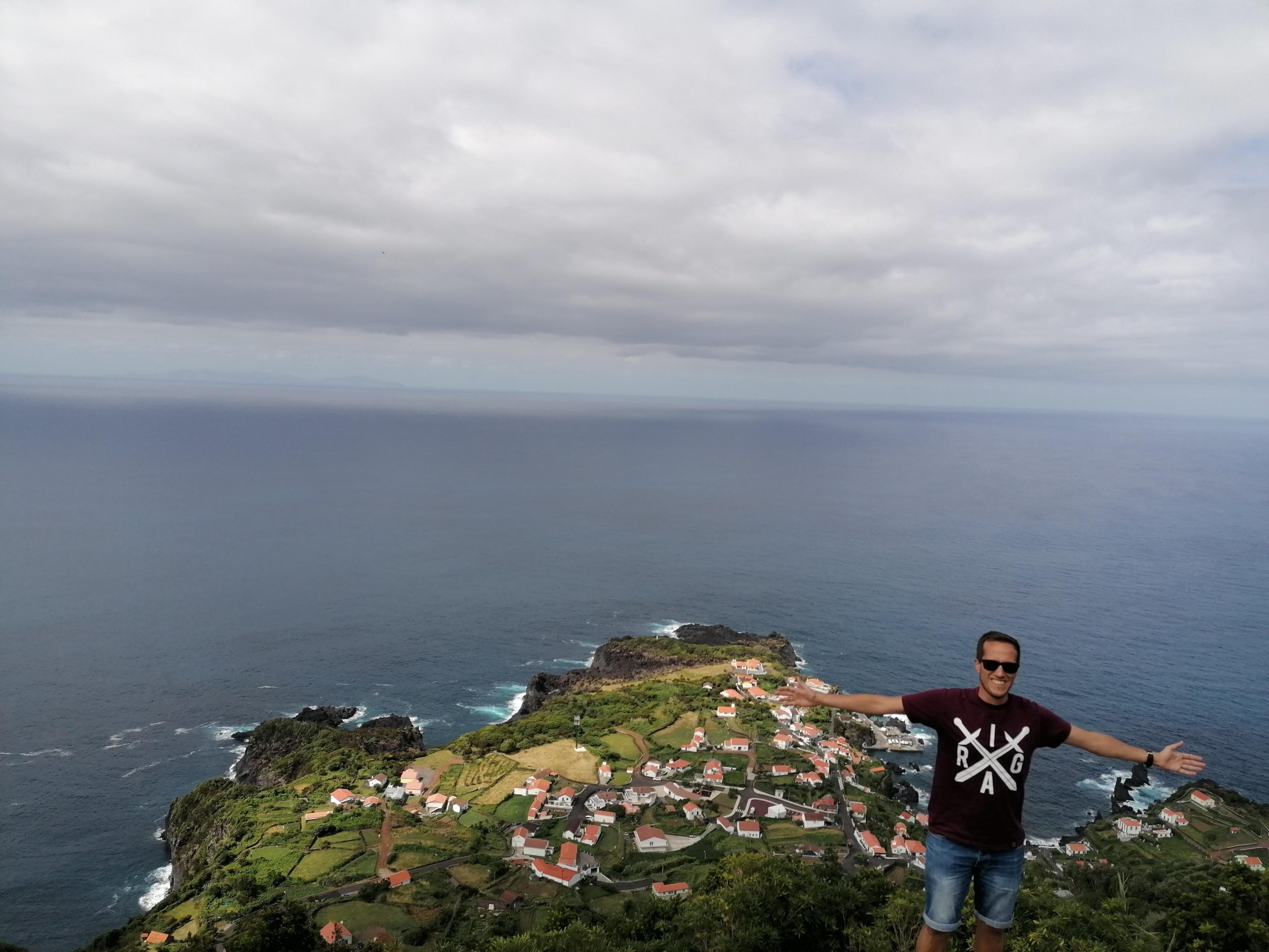 Grutas e Poça Simão Dias - Tour São Jorge - Land Tours