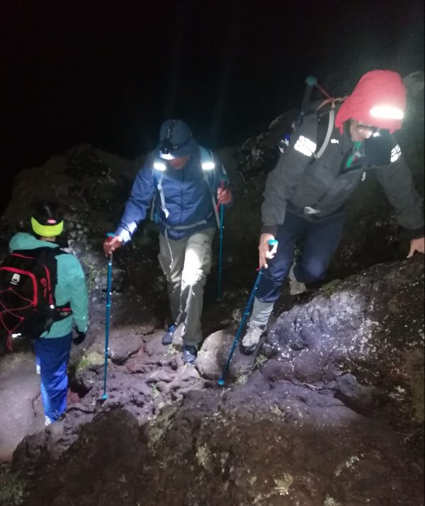 Acampar na cratera - Montanha do Pico - Land Tours